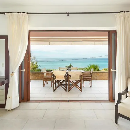 Case de vacanță Seagrove, Beachfront In Possidi #feelslikehome