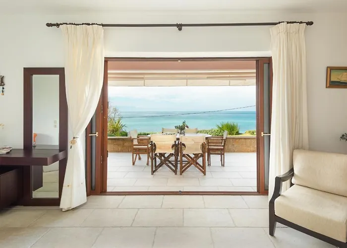 Case de vacanță Seagrove, Beachfront In Possidi #feelslikehome